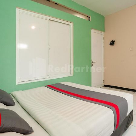 J&B Rooms Pramuka Jakarta Mitra Reddoorz Eksteriør billede