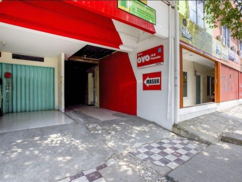 J&B Rooms Pramuka Jakarta Mitra Reddoorz Eksteriør billede