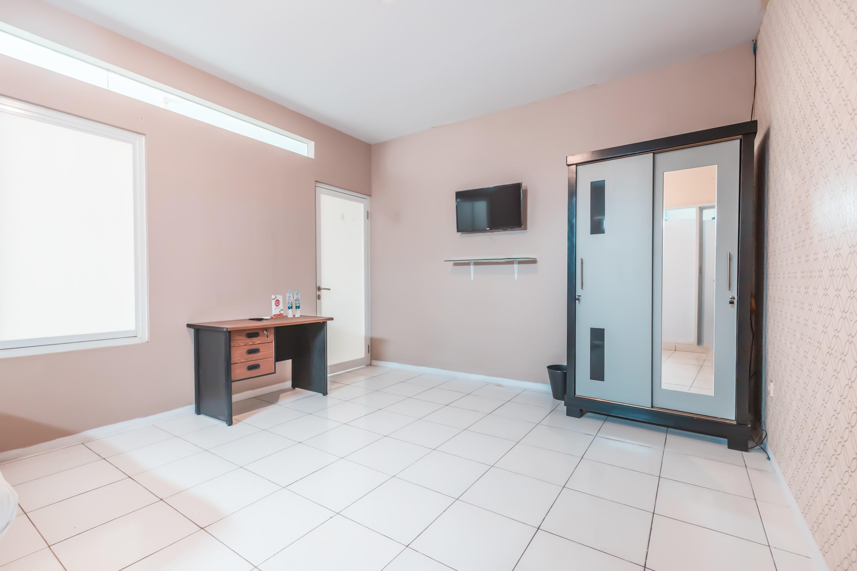 J&B Rooms Pramuka Jakarta Mitra Reddoorz Eksteriør billede