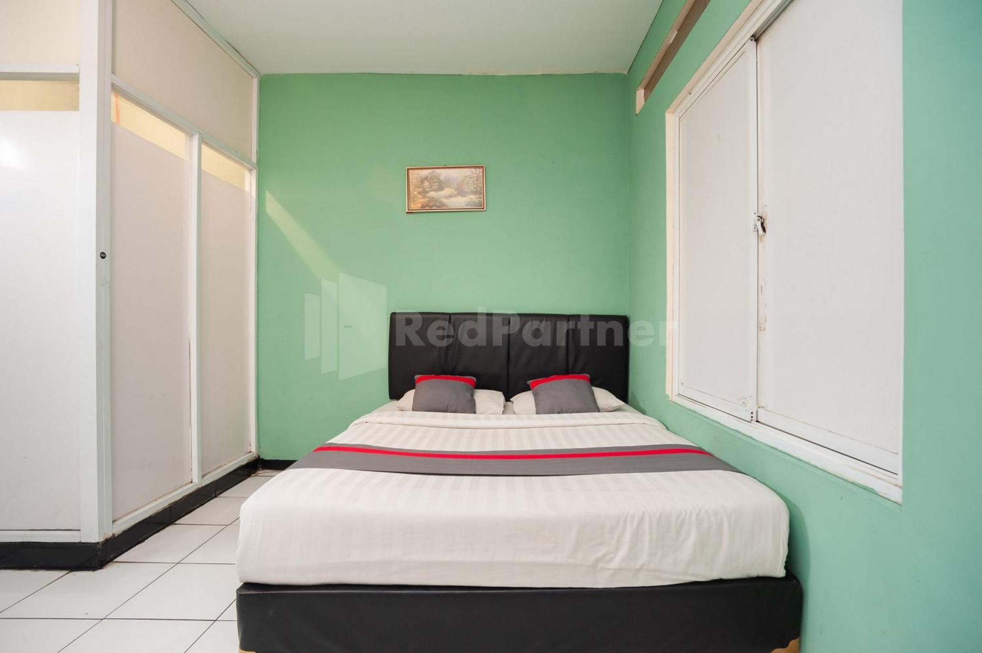 J&B Rooms Pramuka Jakarta Mitra Reddoorz Eksteriør billede