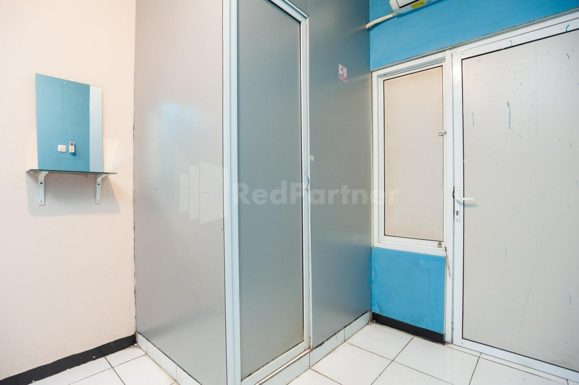 J&B Rooms Pramuka Jakarta Mitra Reddoorz Eksteriør billede