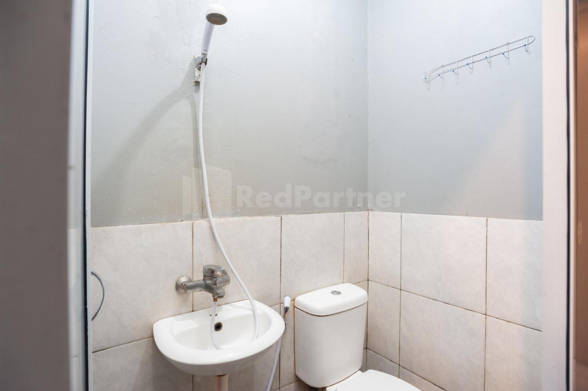 J&B Rooms Pramuka Jakarta Mitra Reddoorz Eksteriør billede