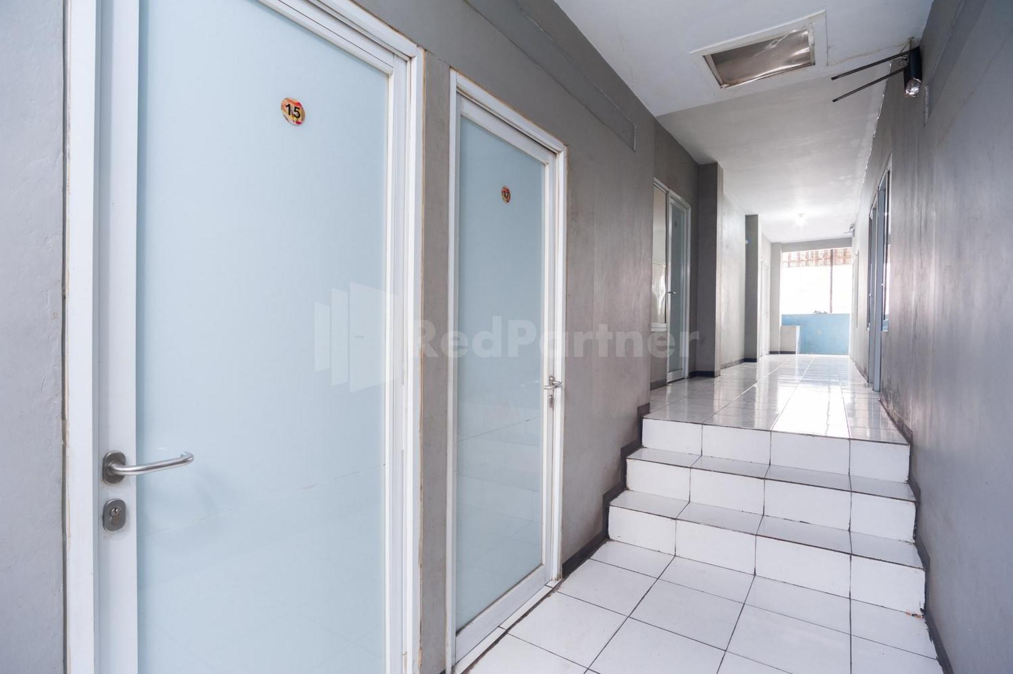 J&B Rooms Pramuka Jakarta Mitra Reddoorz Eksteriør billede