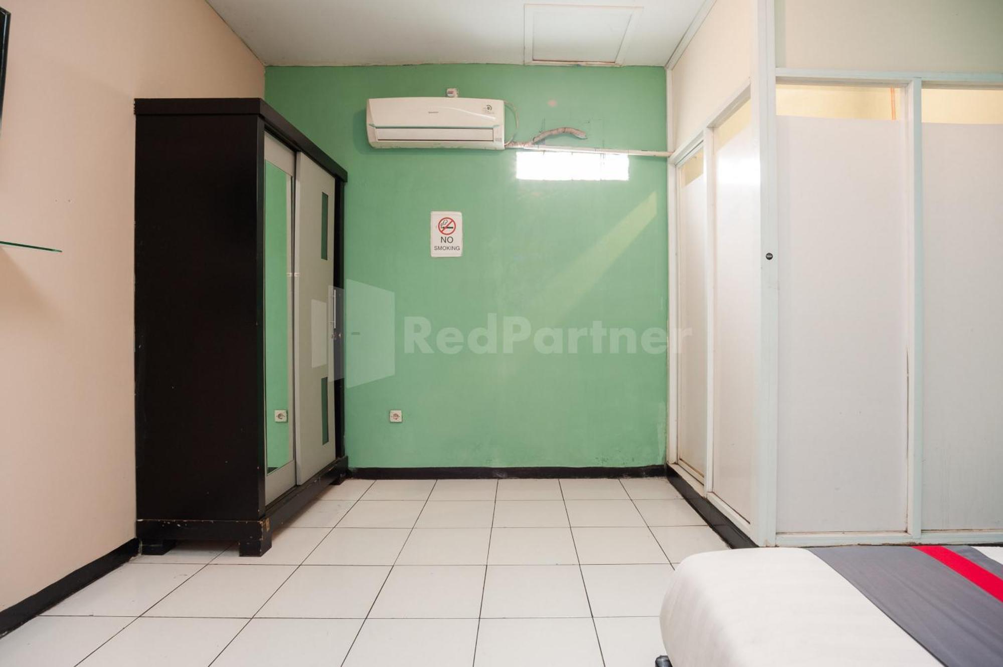 J&B Rooms Pramuka Jakarta Mitra Reddoorz Eksteriør billede