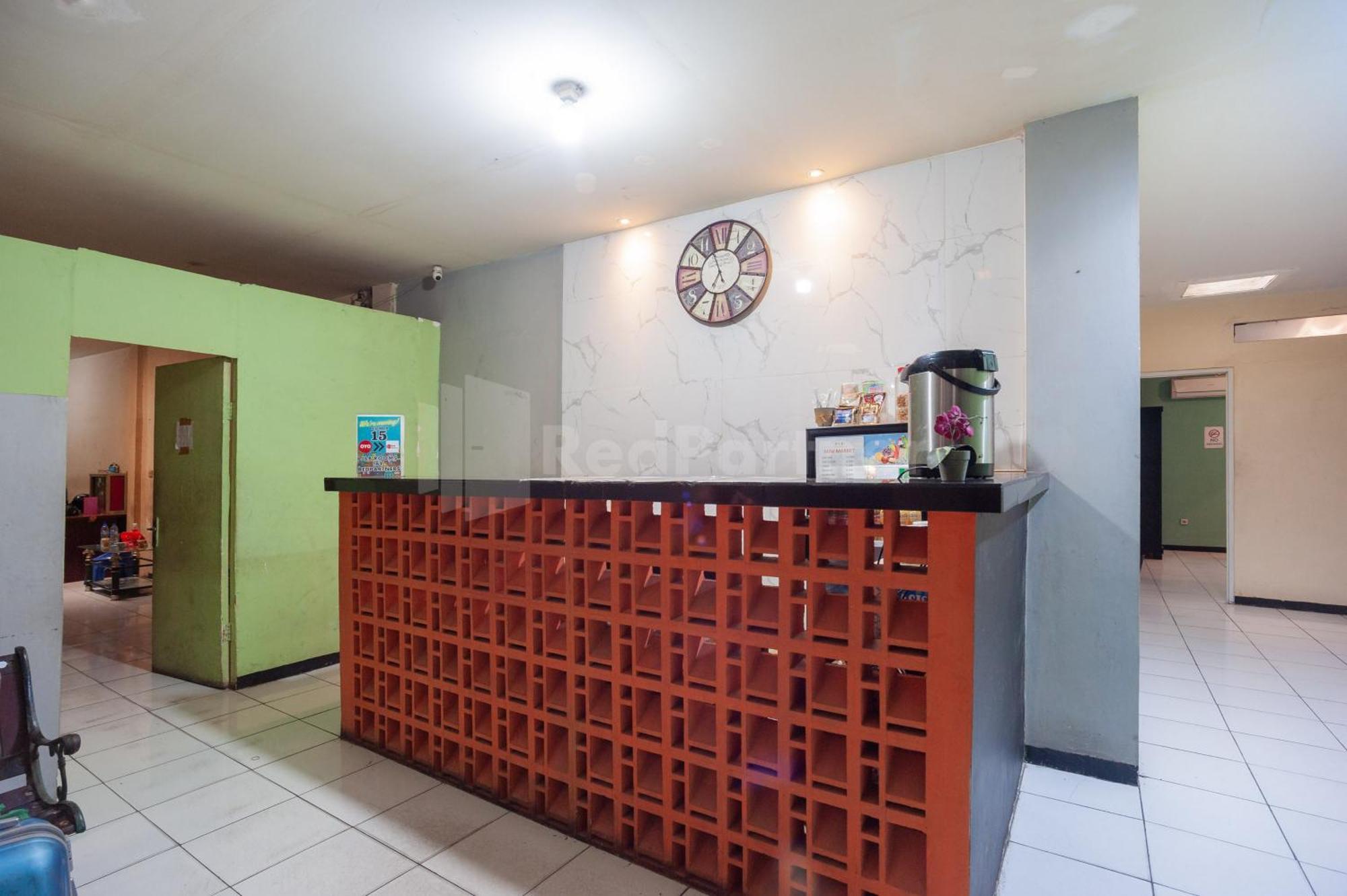 J&B Rooms Pramuka Jakarta Mitra Reddoorz Eksteriør billede
